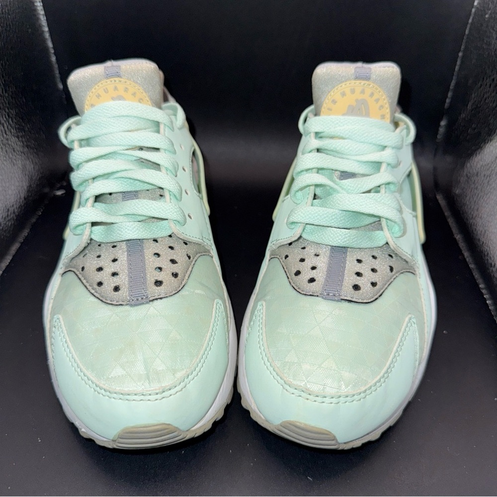 Size 7 - Nike Air Huarache Run Igloo Wmns, 634835-303, Clean, No Box, Good Cond